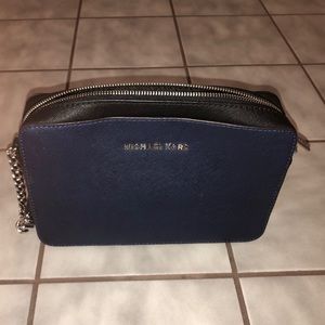 Michael Kors purse New w/o tags perfect condition